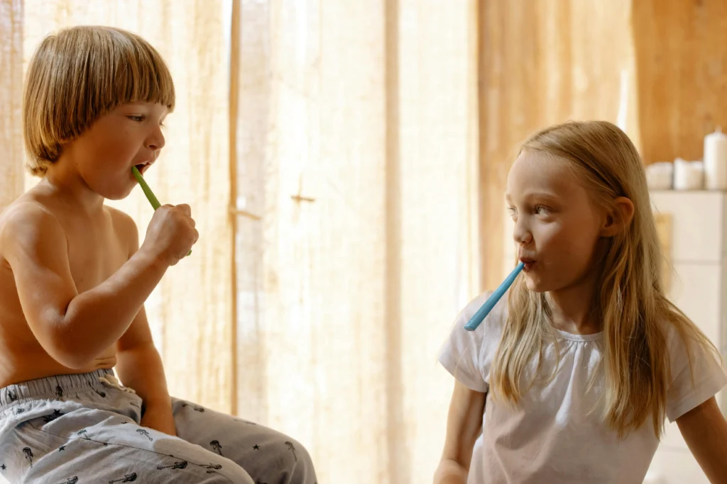 Children brushing their teeth 